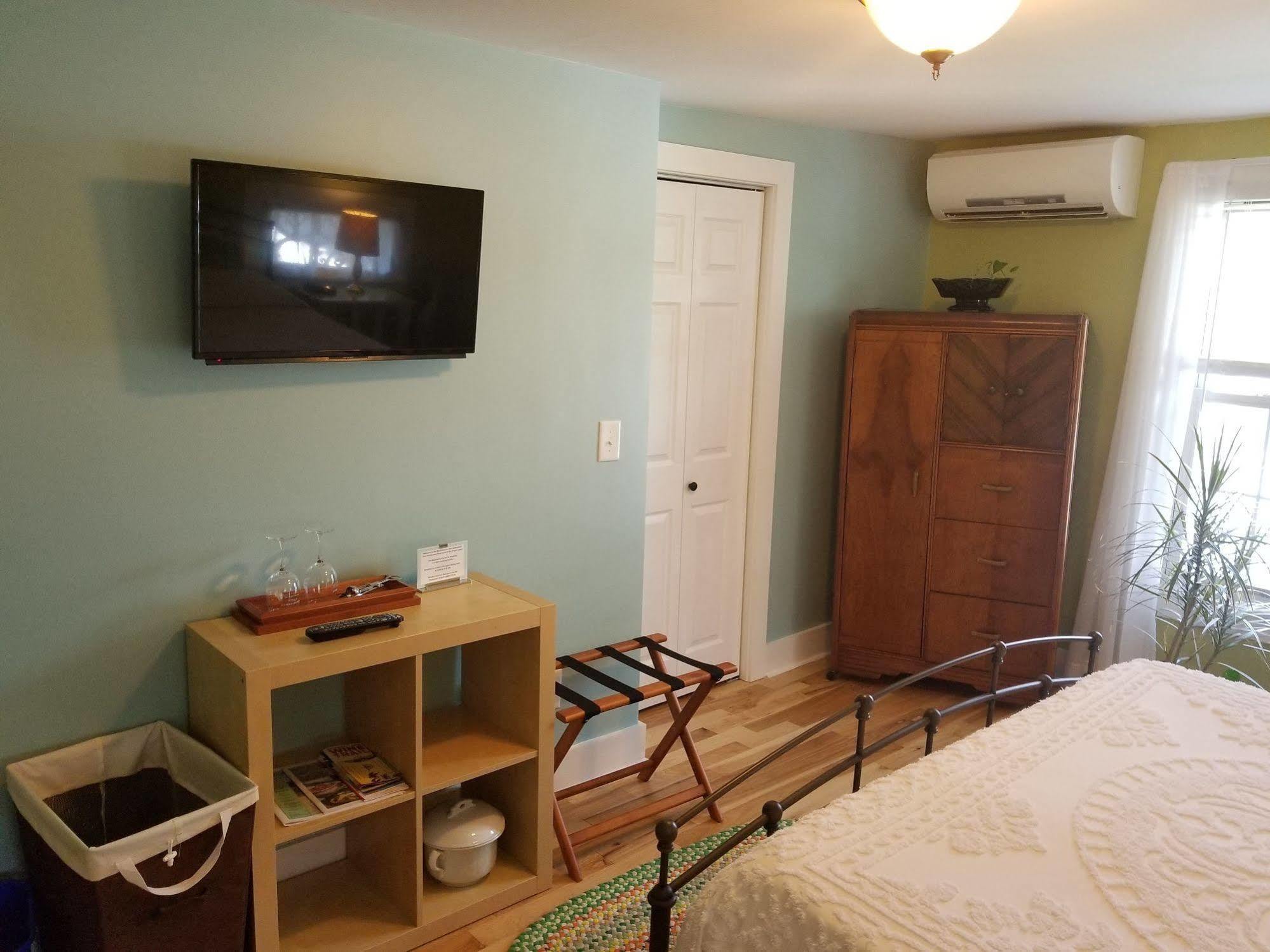 The Blackberry Inn Bed & Breakfast Watkins Glen Eksteriør bilde