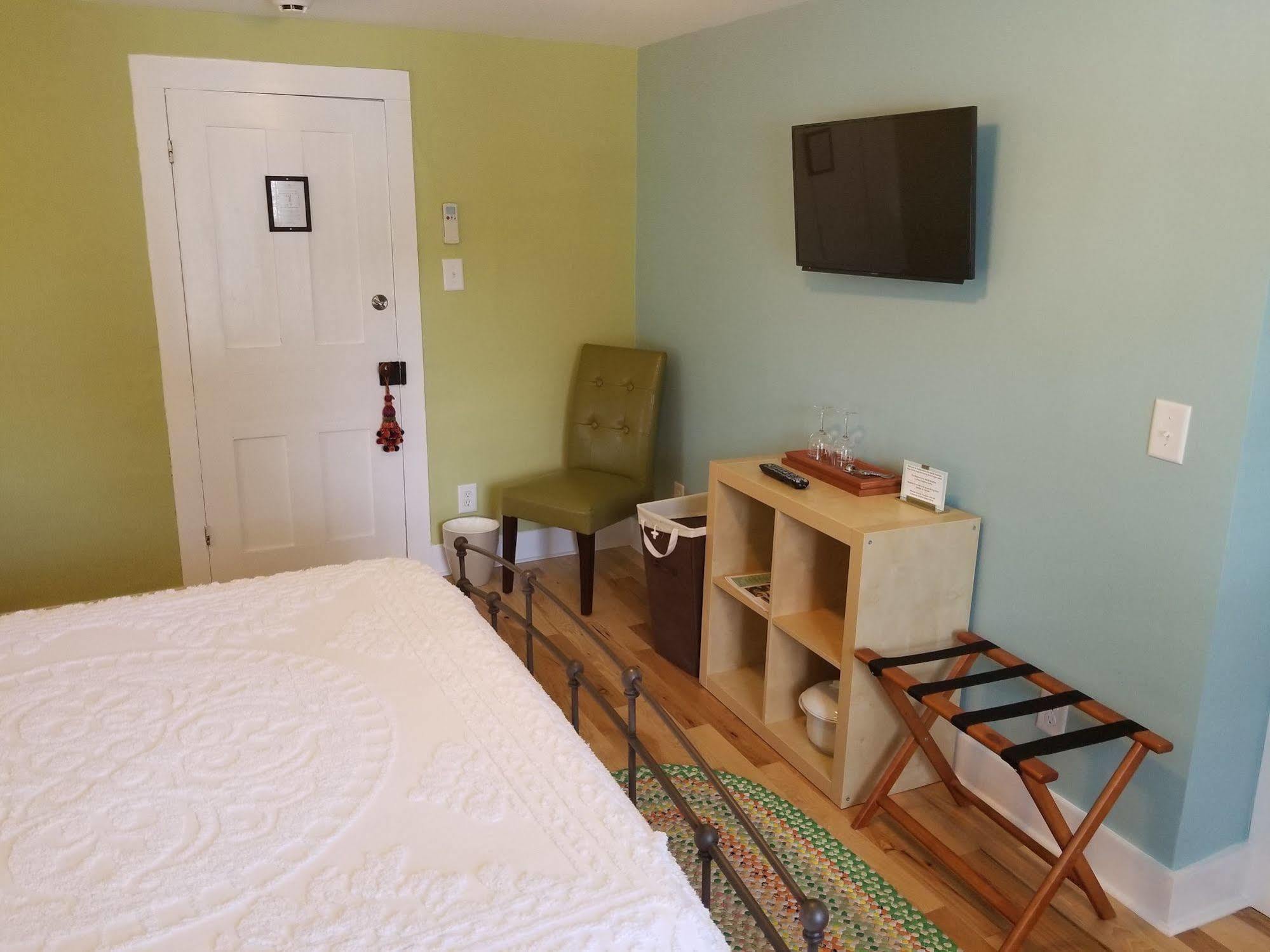 The Blackberry Inn Bed & Breakfast Watkins Glen Eksteriør bilde
